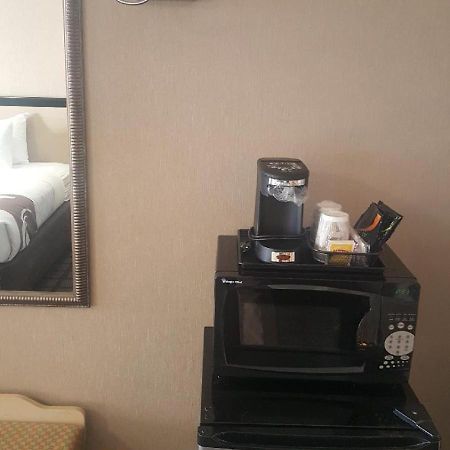 Quality Inn Near Lake Марбл-Фолс Экстерьер фото