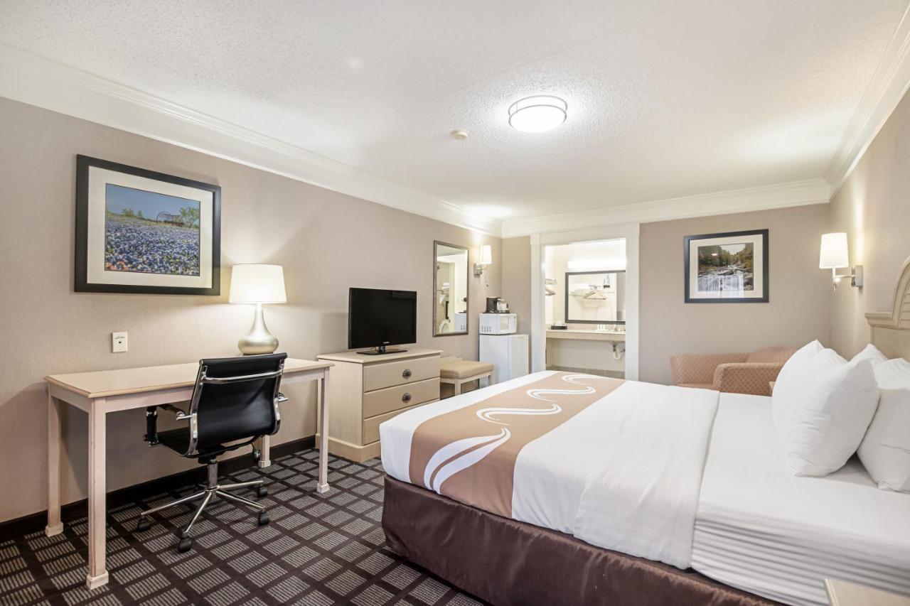 Quality Inn Near Lake Марбл-Фолс Экстерьер фото