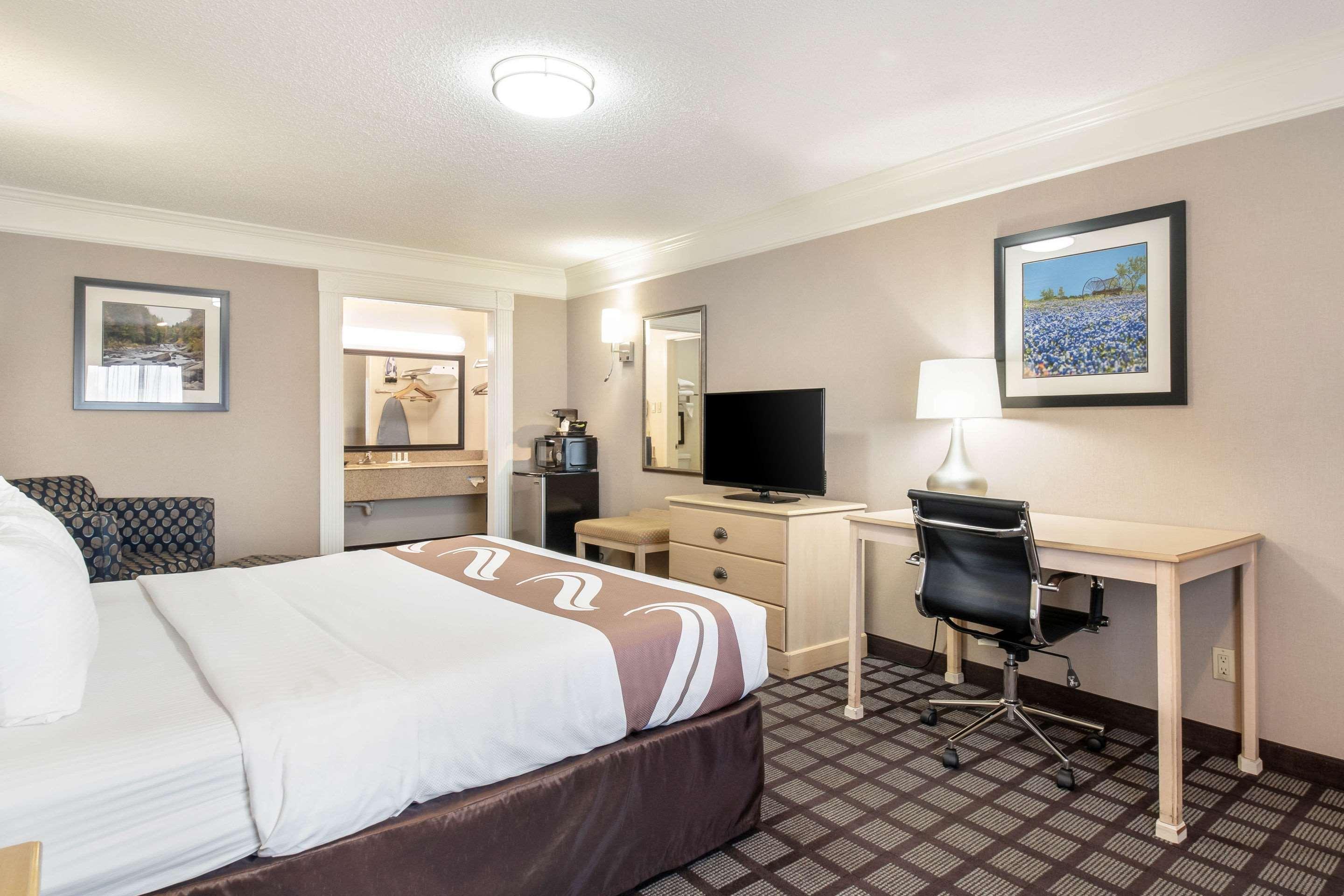 Quality Inn Near Lake Марбл-Фолс Экстерьер фото