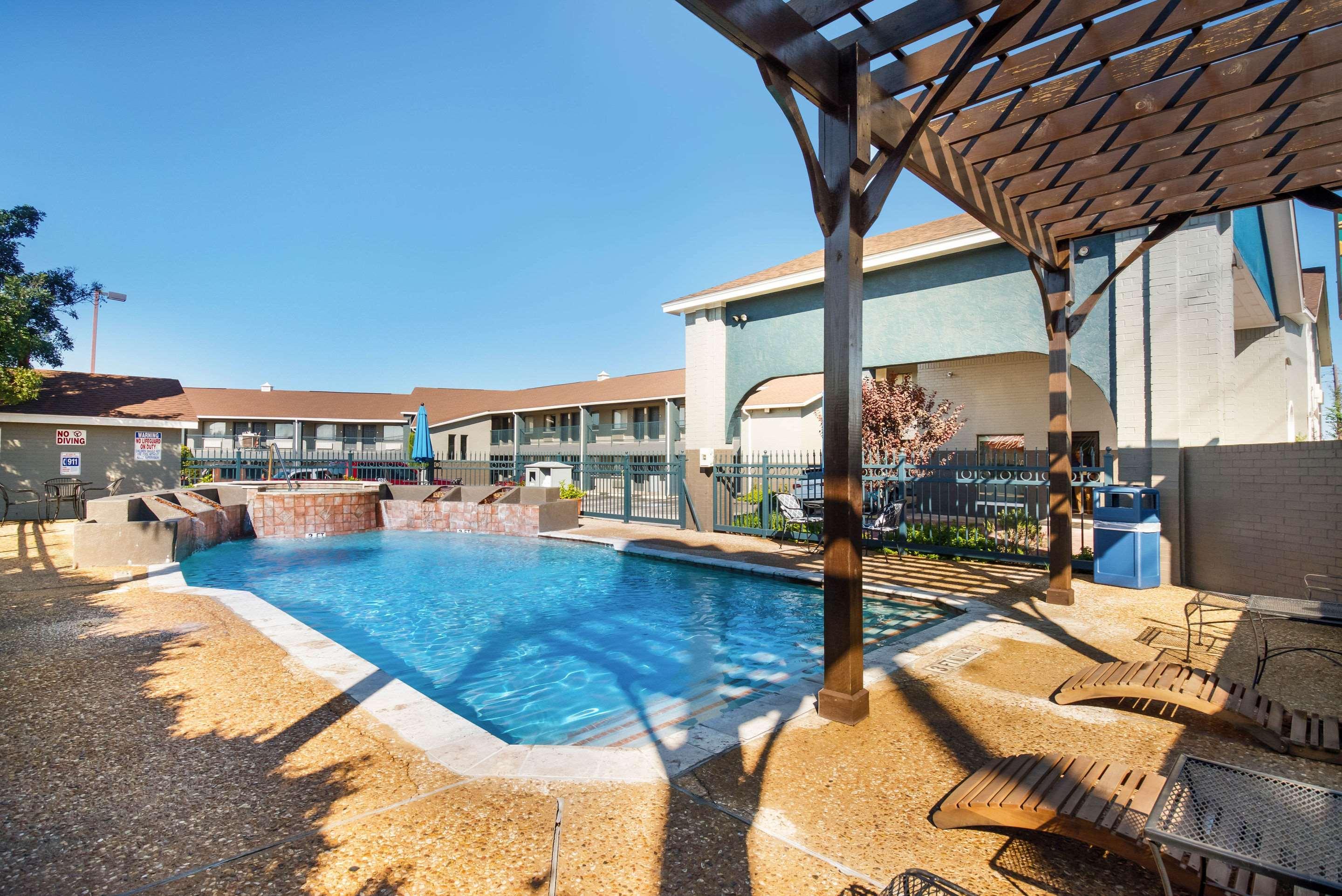 Quality Inn Near Lake Марбл-Фолс Экстерьер фото