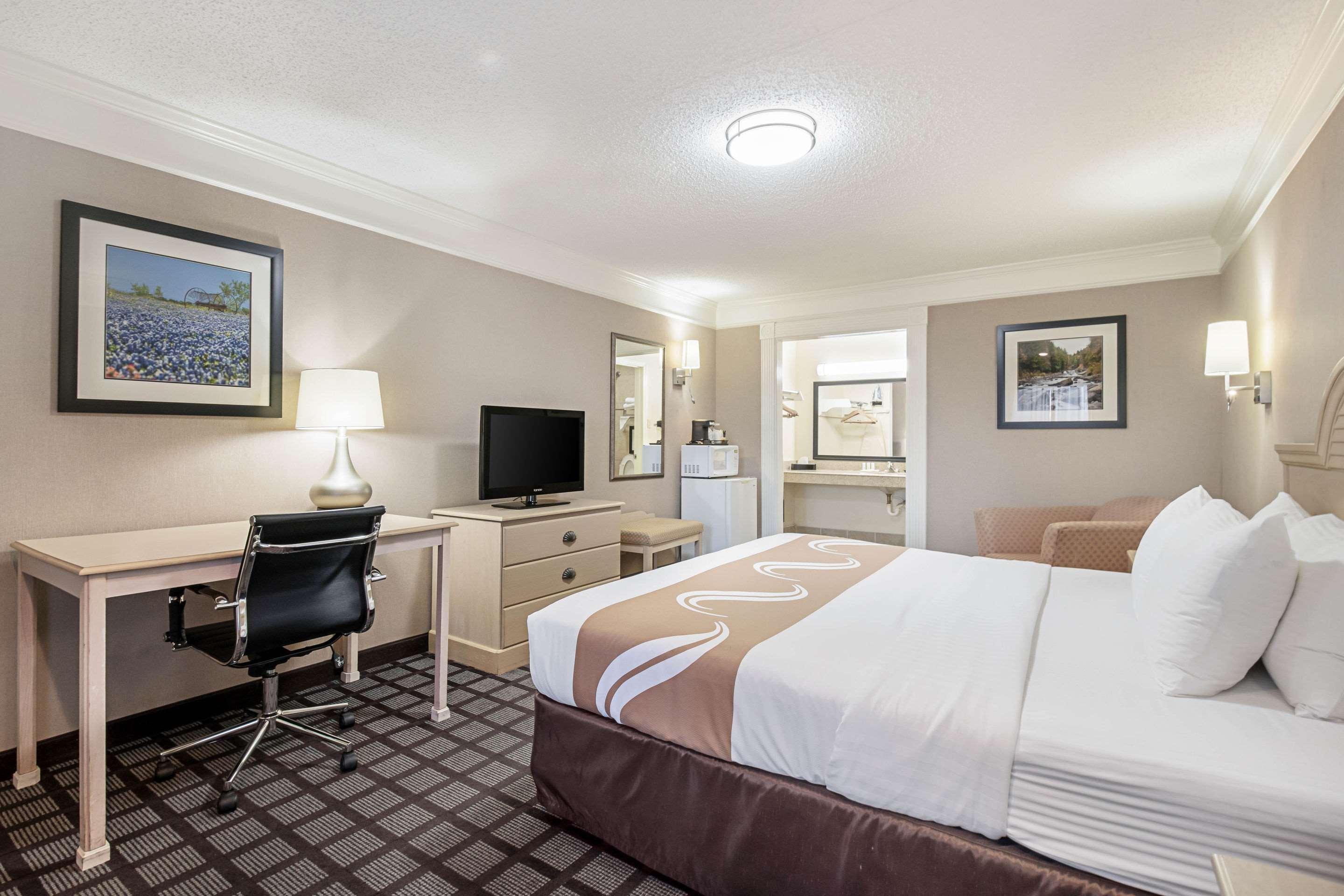 Quality Inn Near Lake Марбл-Фолс Экстерьер фото