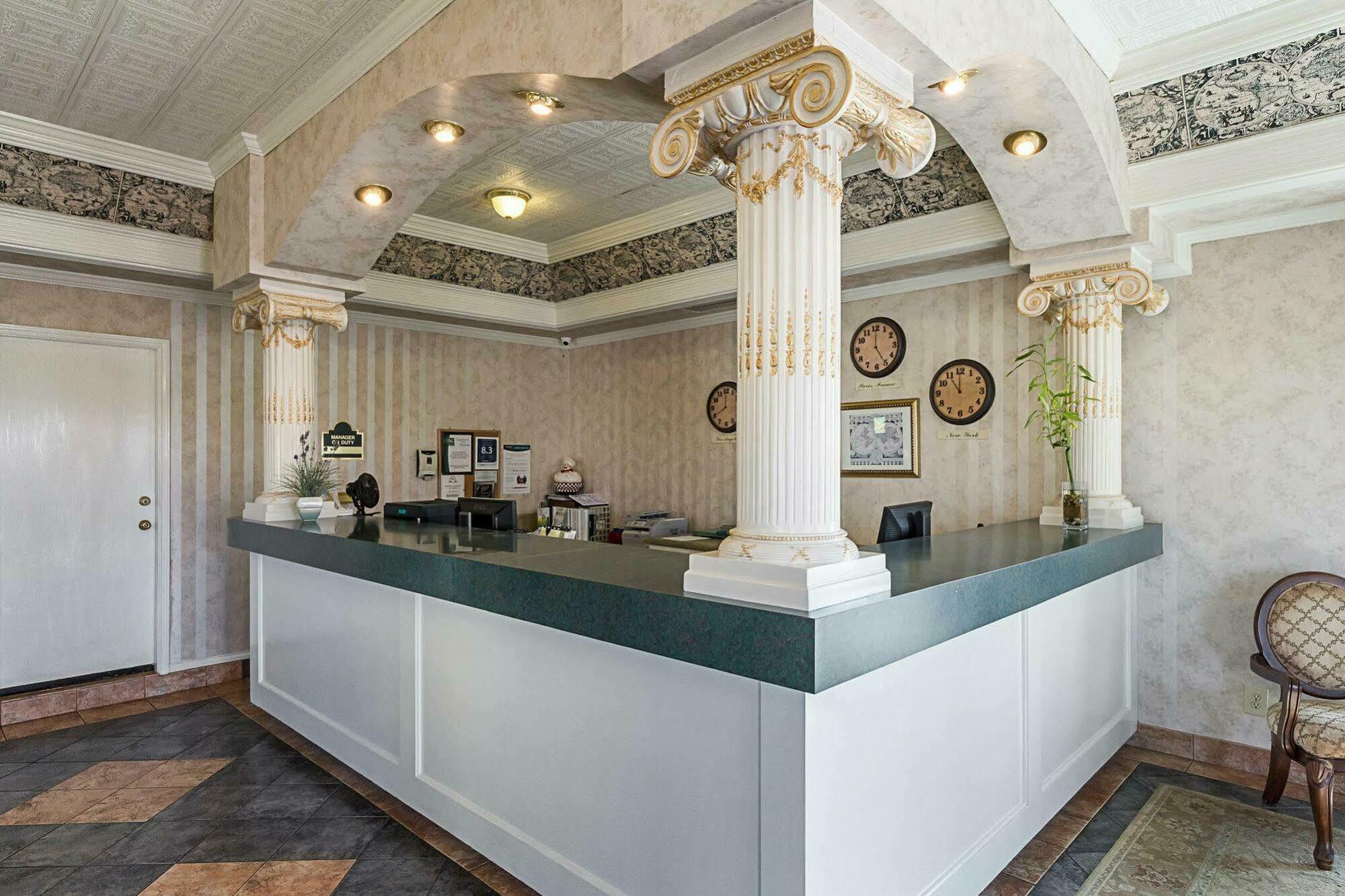 Quality Inn Near Lake Марбл-Фолс Экстерьер фото