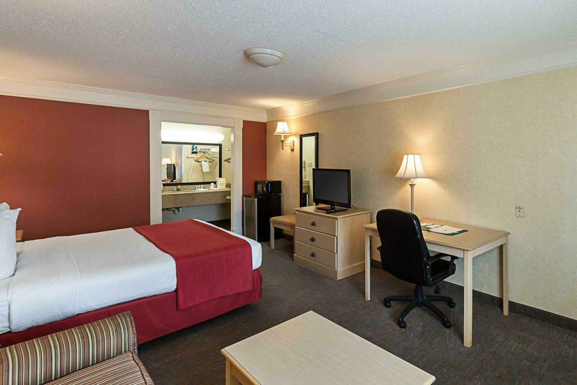 Quality Inn Near Lake Марбл-Фолс Экстерьер фото