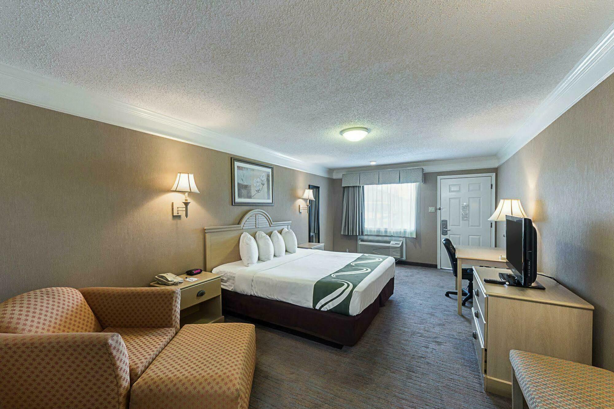 Quality Inn Near Lake Марбл-Фолс Экстерьер фото