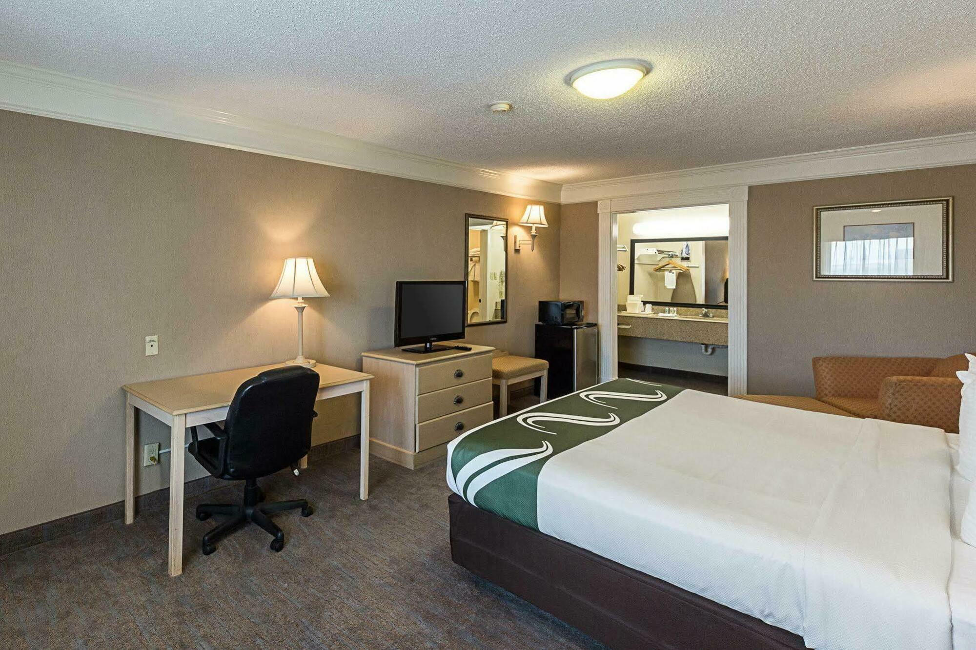Quality Inn Near Lake Марбл-Фолс Экстерьер фото